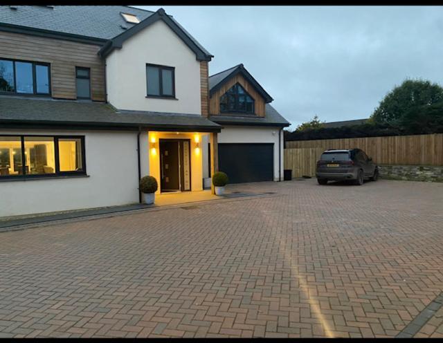 Shackled-Am-Not Villa Camelford Exterior photo